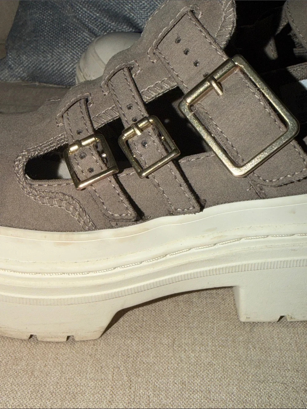 Converse step out